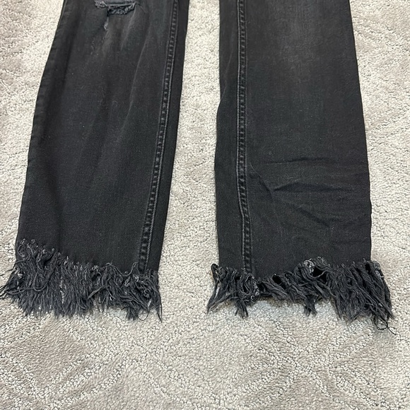 Free People Distressed Skinny Jeans. Size 31. - Picture 3 of 6